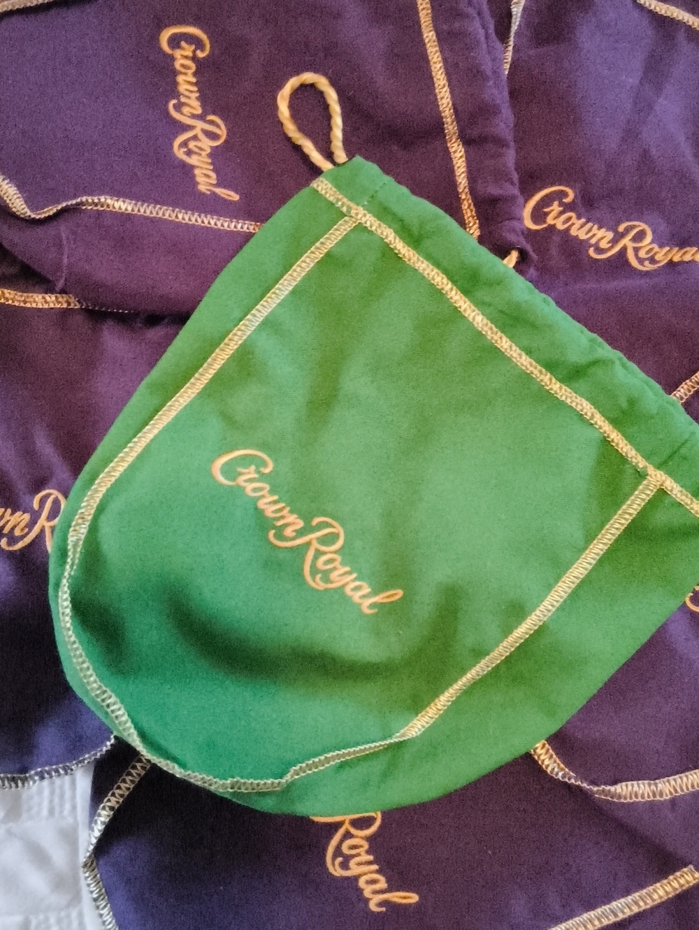 Green Velvet Drawstring Pouch - Picture 3 of 5